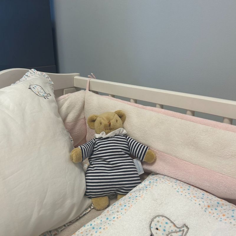 Image d'ambiance de présentation du produit Doudou avec hochet Ours Marinière - Trousselier